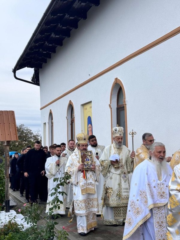 Târnosirea Bisericii „Sfânta Treime” din Parohia Deal, Protopopiatul Sebeș 343614