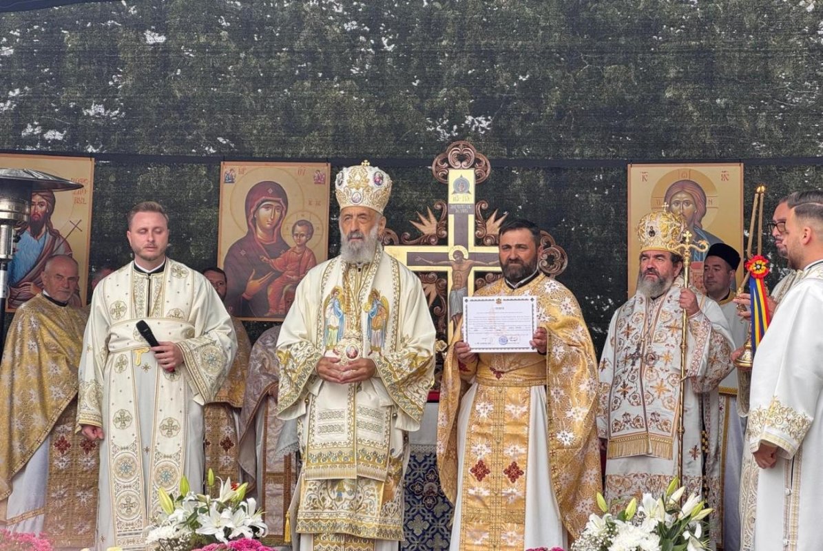 Târnosirea Bisericii „Sfânta Treime” din Parohia Deal, Protopopiatul Sebeș 343617