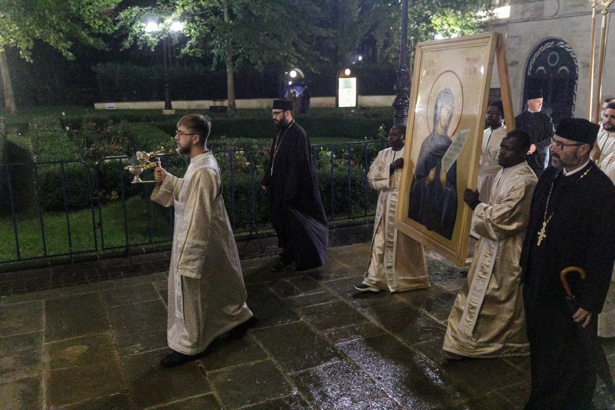 A început hramul Iașiului 343716