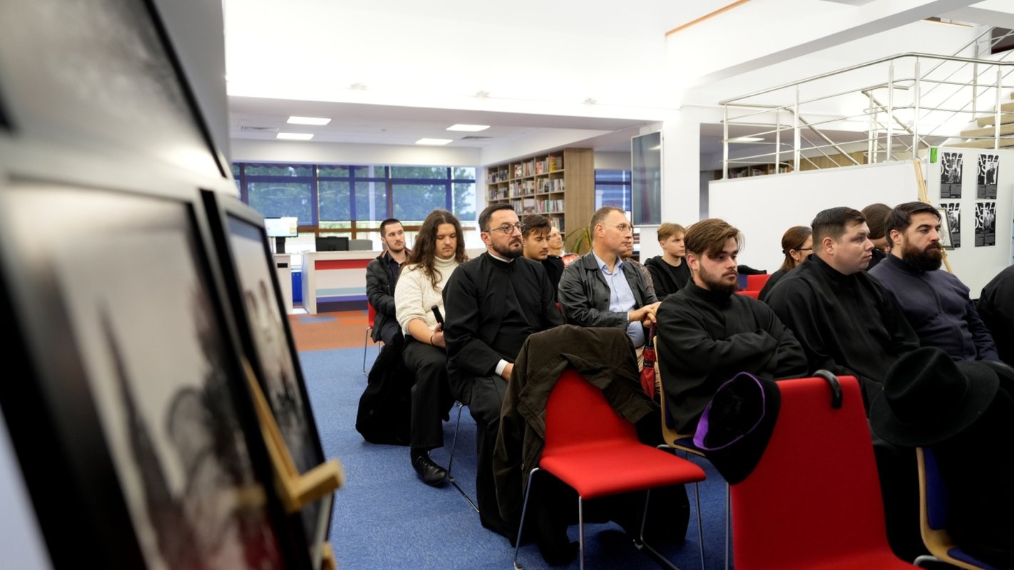 Expoziția „Sfântul Munte Athos şi Meteora acum 100 de ani”, la Biblioteca „Astra” din Sibiu 343740