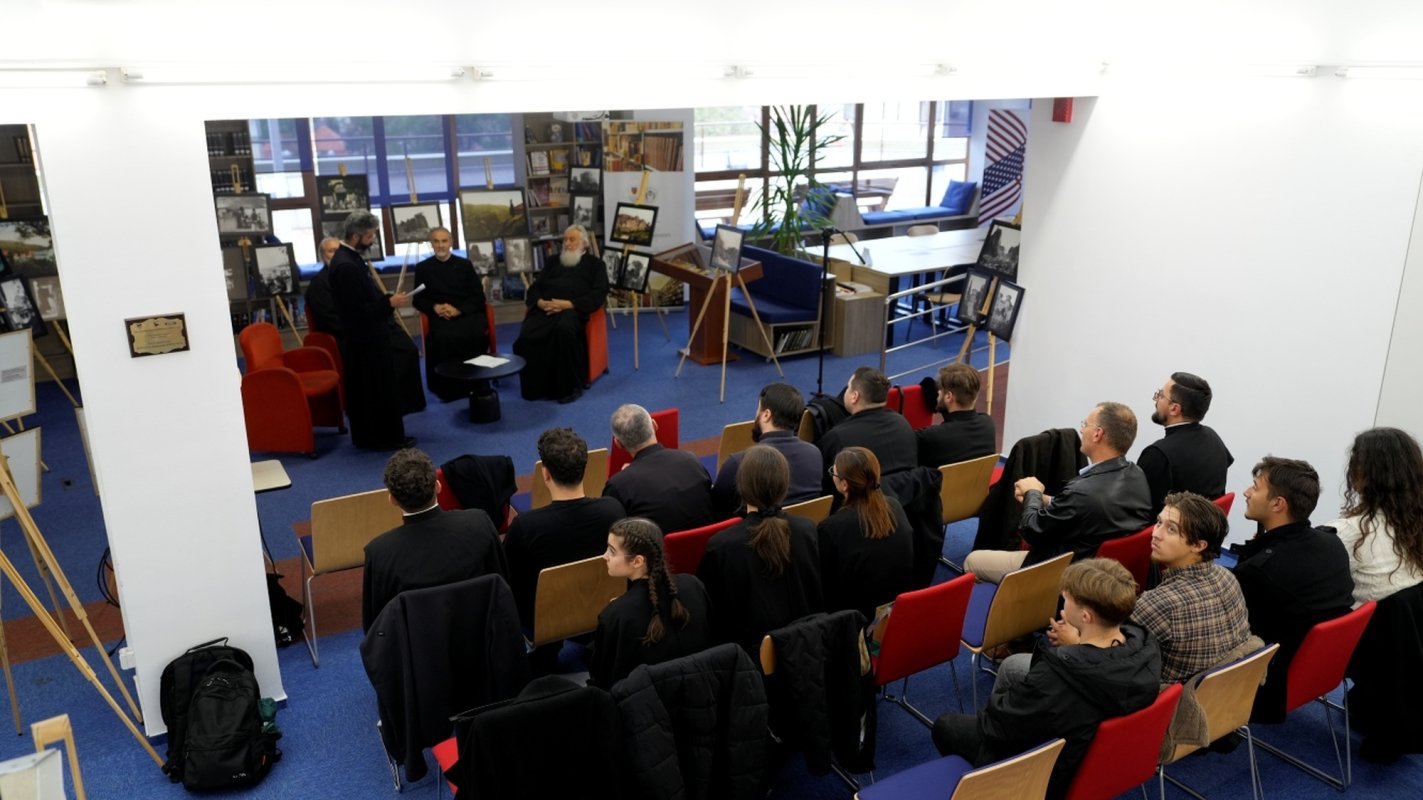 Expoziția „Sfântul Munte Athos şi Meteora acum 100 de ani”, la Biblioteca „Astra” din Sibiu 343741