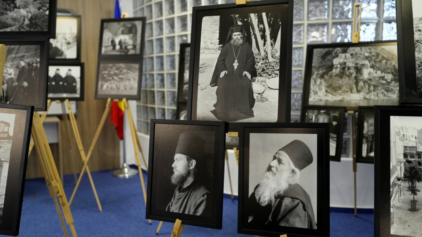 Expoziția „Sfântul Munte Athos şi Meteora acum 100 de ani”, la Biblioteca „Astra” din Sibiu 343742