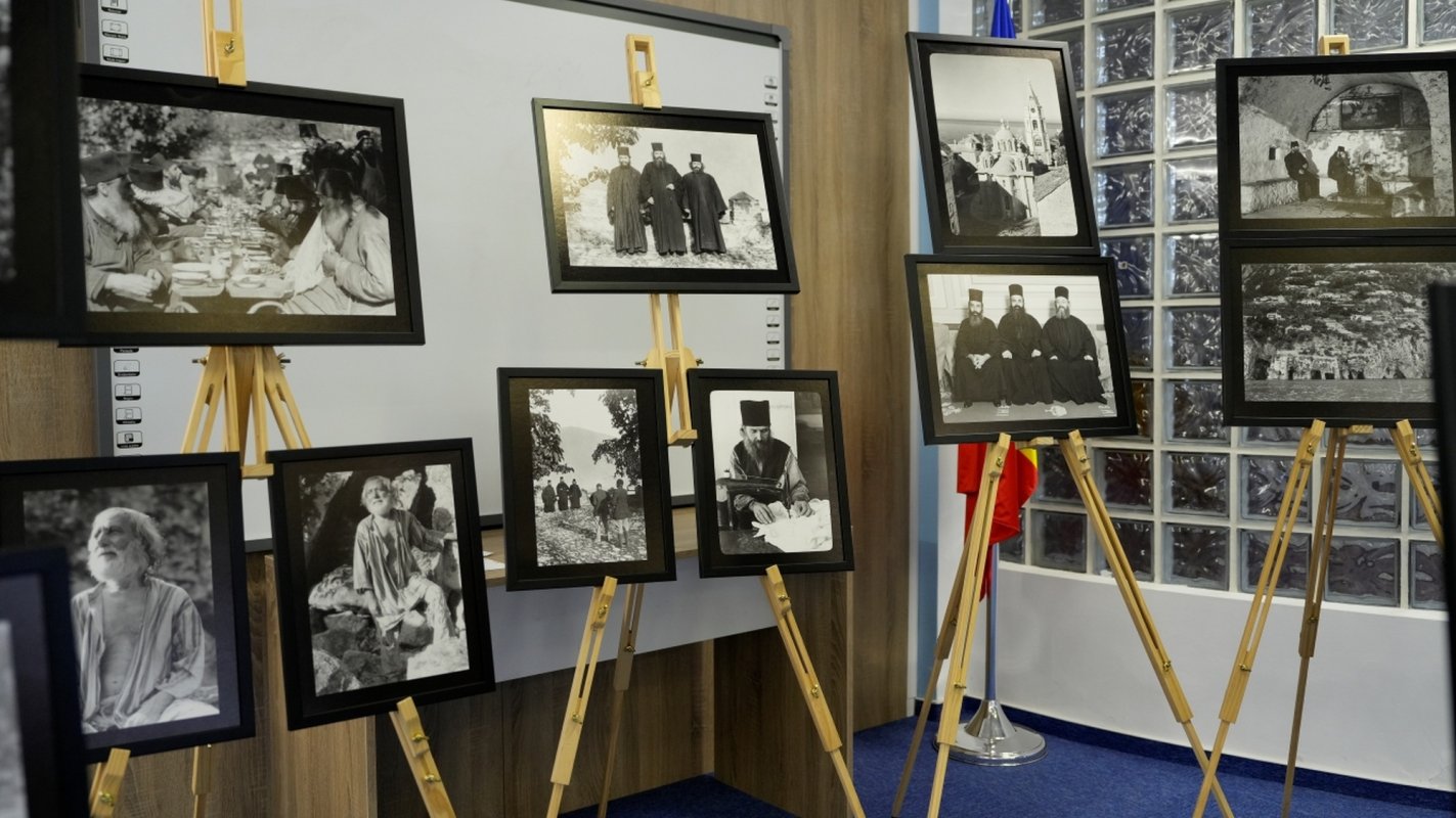 Expoziția „Sfântul Munte Athos şi Meteora acum 100 de ani”, la Biblioteca „Astra” din Sibiu 343743