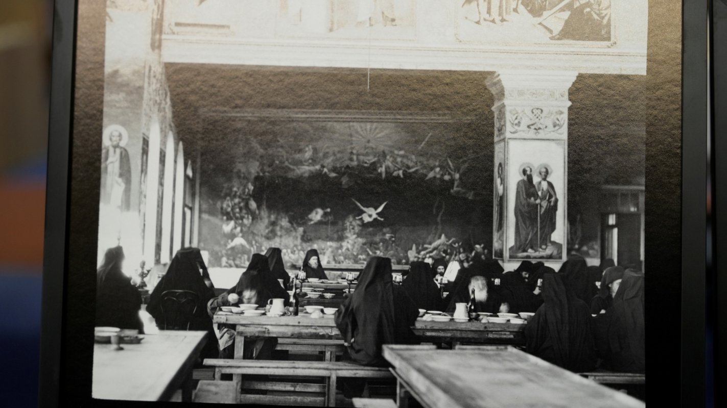 Expoziția „Sfântul Munte Athos şi Meteora acum 100 de ani”, la Biblioteca „Astra” din Sibiu 343744