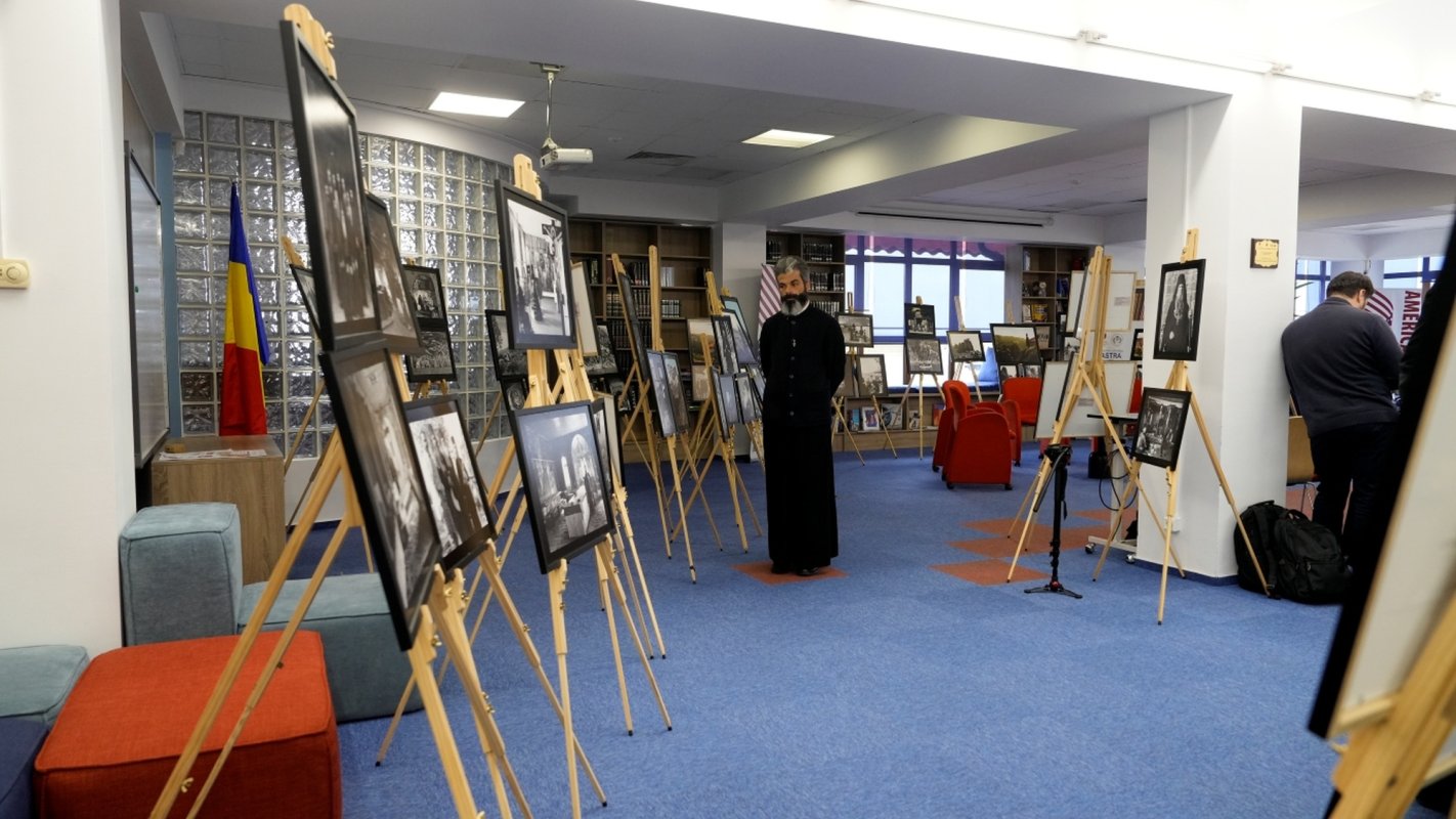 Expoziția „Sfântul Munte Athos şi Meteora acum 100 de ani”, la Biblioteca „Astra” din Sibiu 343747