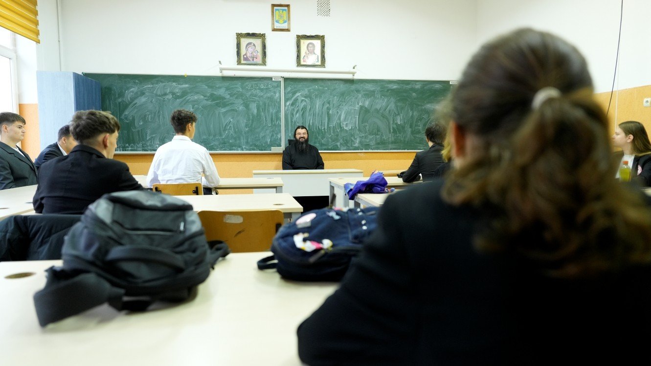 Icoană a Sfântului Dumitru Stăniloae adusă la Seminarul Teologic din Braşov 343820