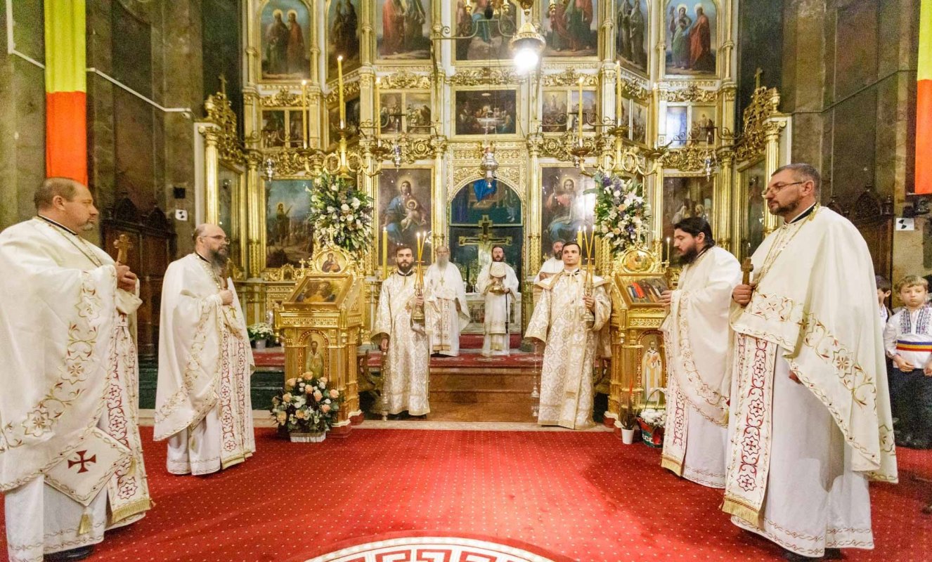 Liturghie arhierească la Iași în prima zi de hram 343832