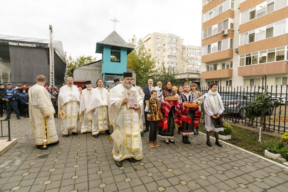 Biserica „Sfânta Vineri” din Iași, binecuvântată de doi ierarhi 344181