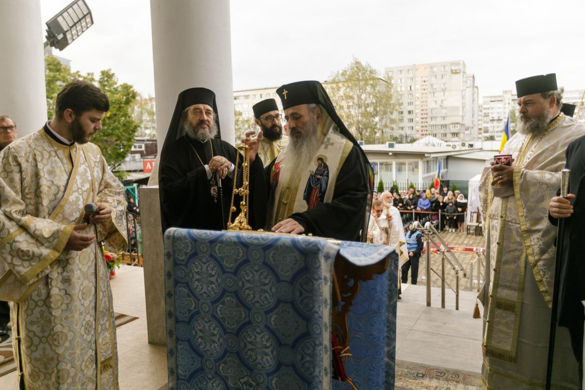 Biserica „Sfânta Vineri” din Iași, binecuvântată de doi ierarhi 344183