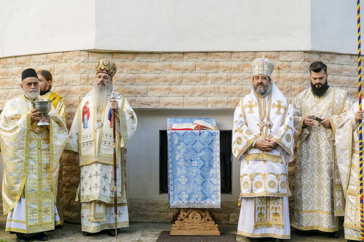 Biserica „Sfânta Vineri” din Iași, binecuvântată de doi ierarhi 344192