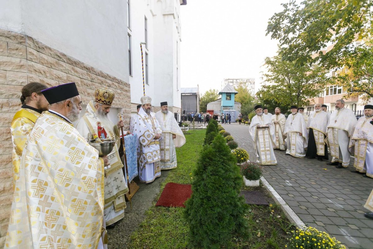 Biserica „Sfânta Vineri” din Iași, binecuvântată de doi ierarhi 344194
