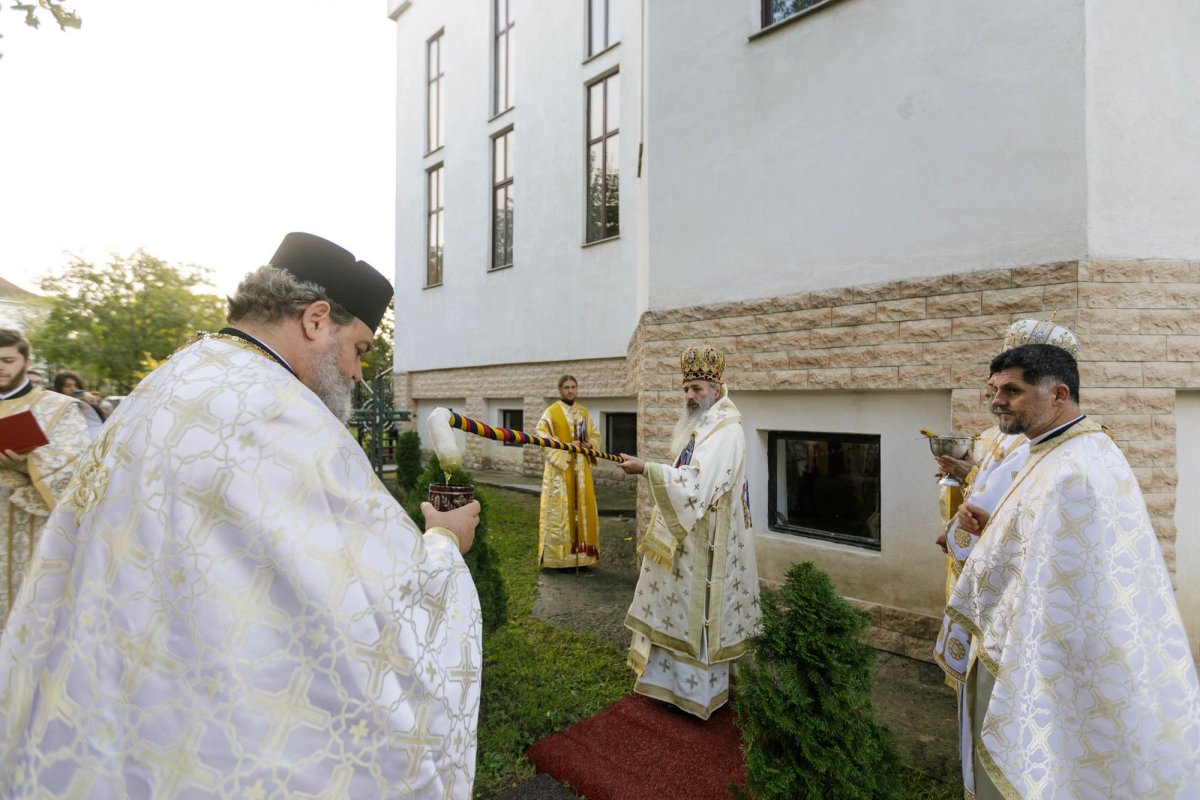 Biserica „Sfânta Vineri” din Iași, binecuvântată de doi ierarhi 344195
