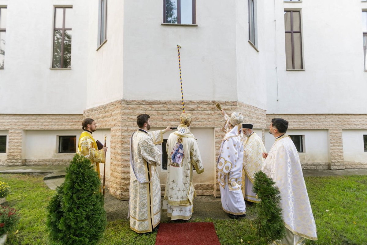 Biserica „Sfânta Vineri” din Iași, binecuvântată de doi ierarhi 344196
