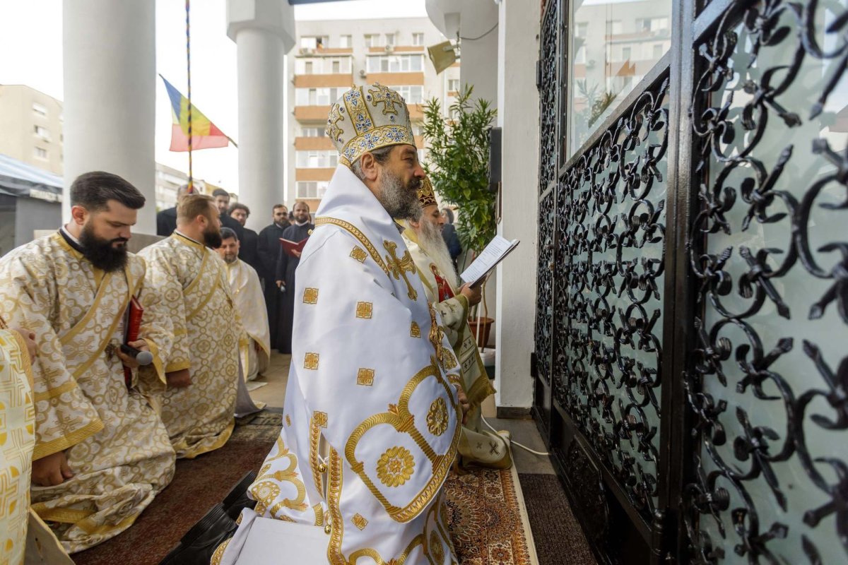 Biserica „Sfânta Vineri” din Iași, binecuvântată de doi ierarhi 344197