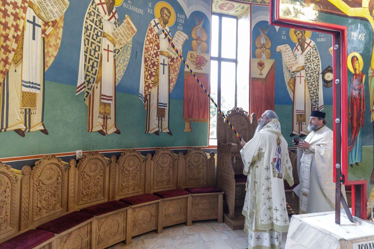 Biserica „Sfânta Vineri” din Iași, binecuvântată de doi ierarhi 344202