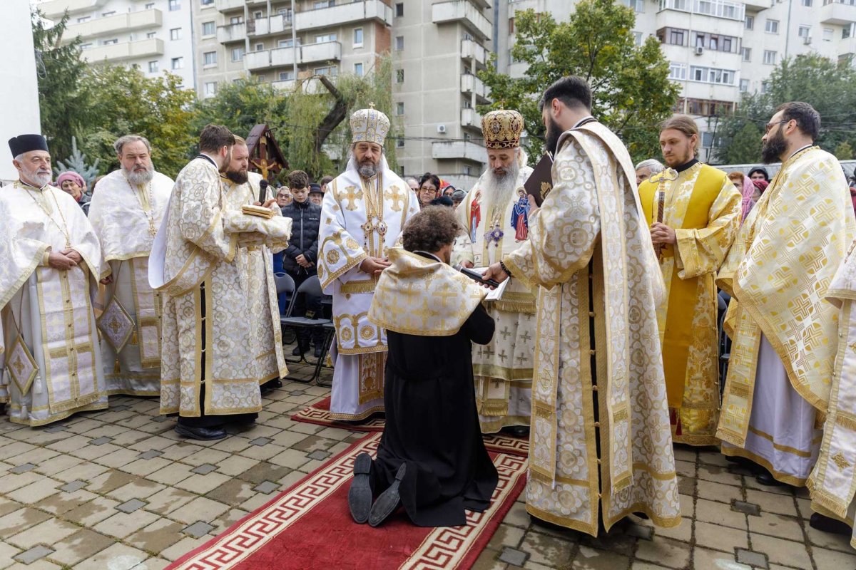 Biserica „Sfânta Vineri” din Iași, binecuvântată de doi ierarhi 344203