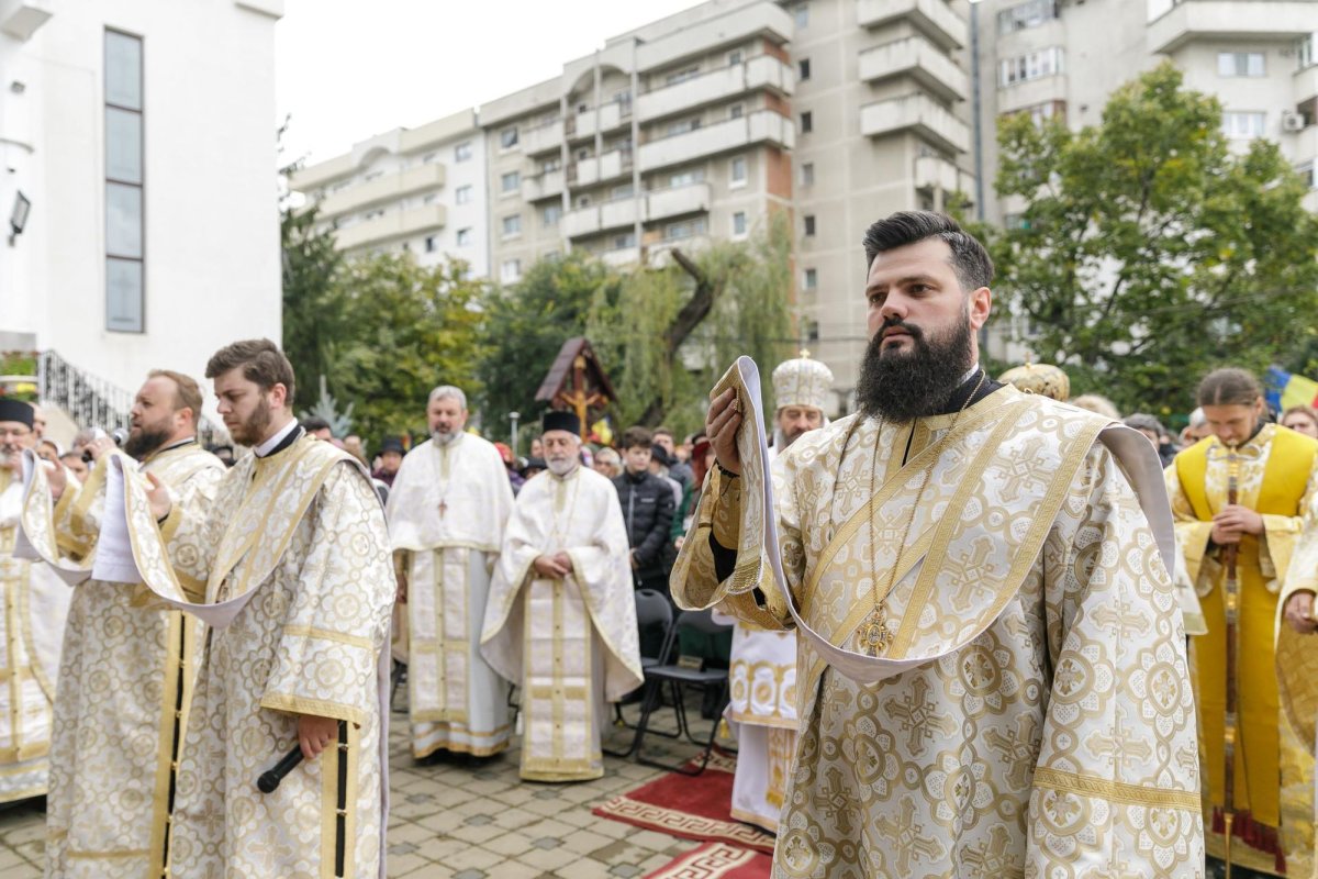 Biserica „Sfânta Vineri” din Iași, binecuvântată de doi ierarhi 344205
