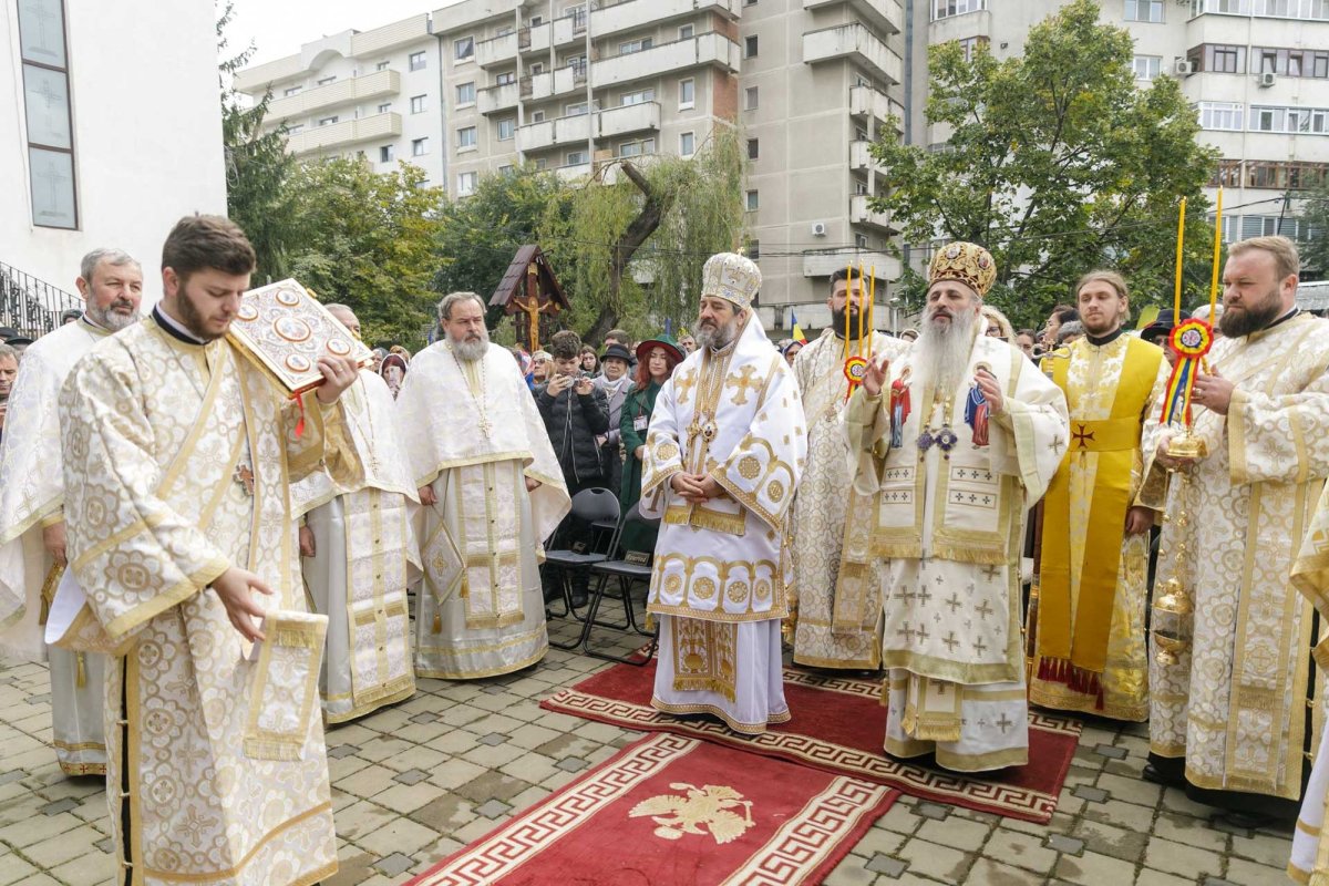 Biserica „Sfânta Vineri” din Iași, binecuvântată de doi ierarhi 344208
