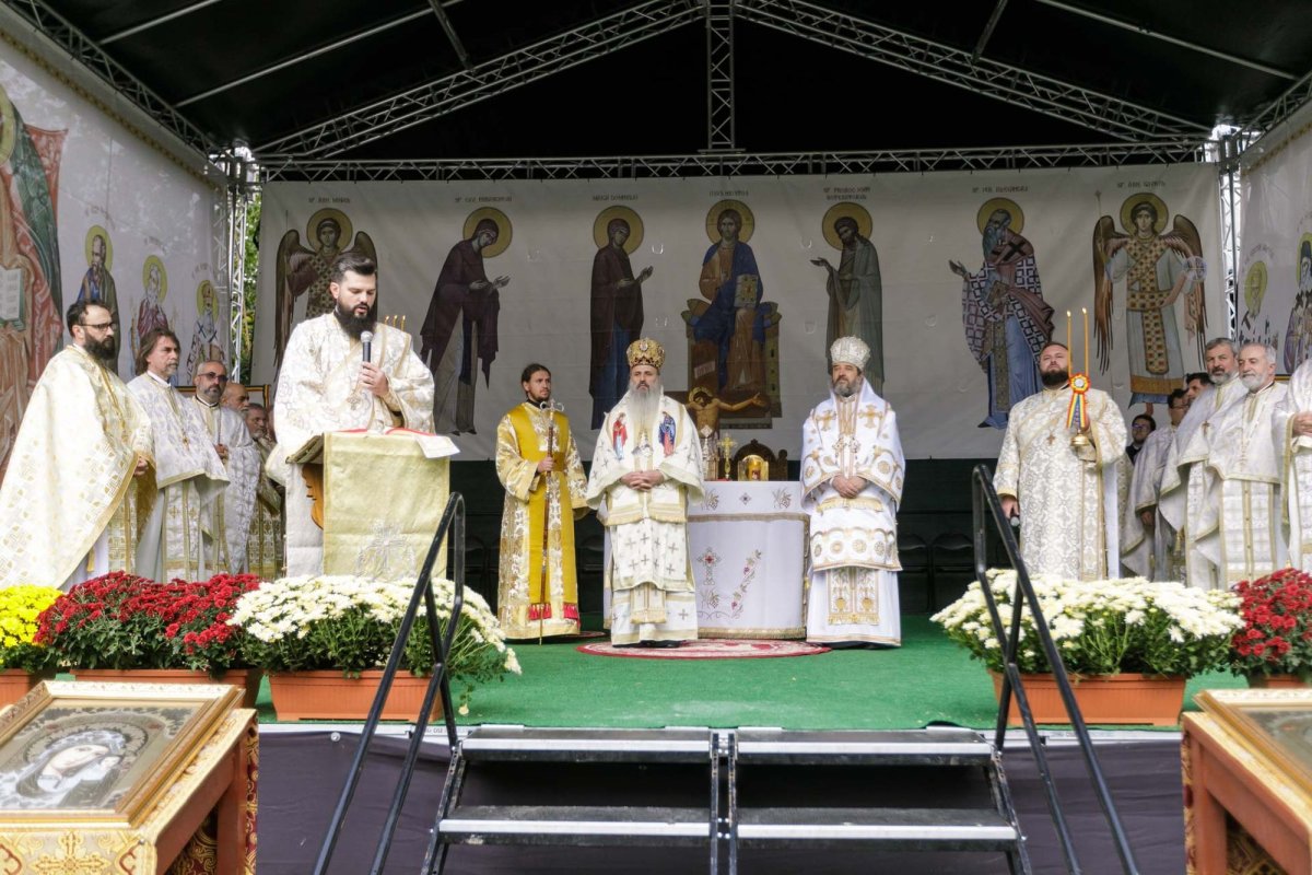 Biserica „Sfânta Vineri” din Iași, binecuvântată de doi ierarhi 344211