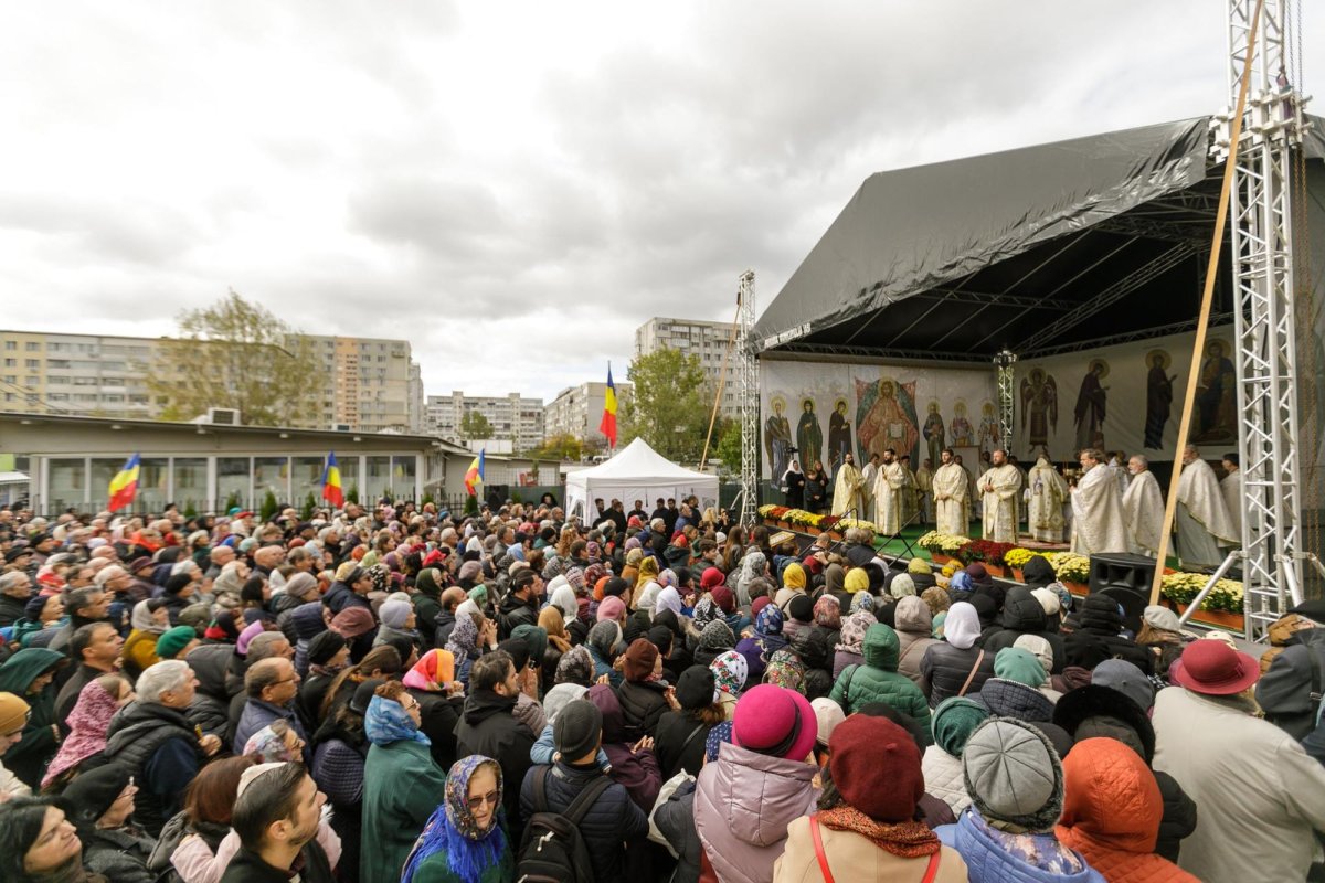 Biserica „Sfânta Vineri” din Iași, binecuvântată de doi ierarhi 344220