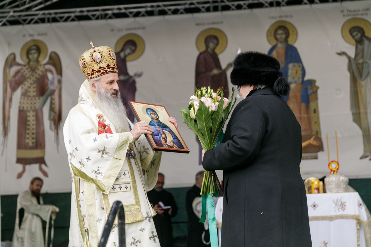 Biserica „Sfânta Vineri” din Iași, binecuvântată de doi ierarhi 344225