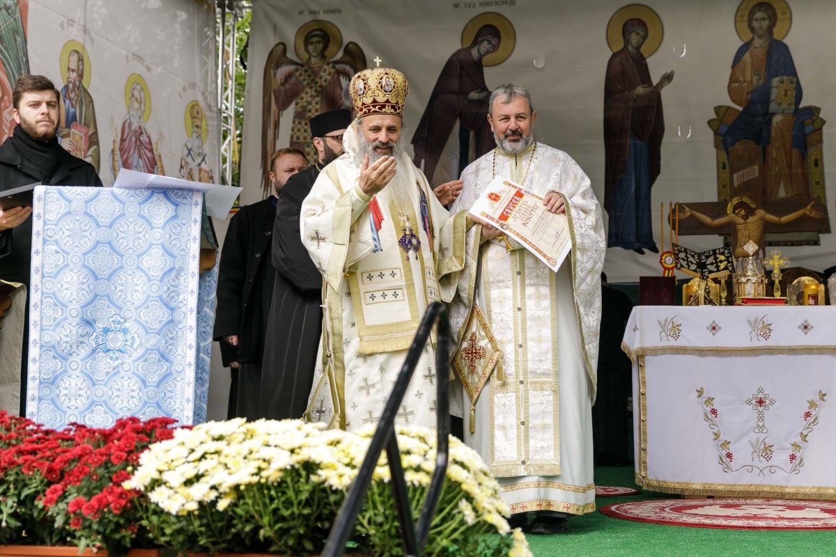 Biserica „Sfânta Vineri” din Iași, binecuvântată de doi ierarhi 344228