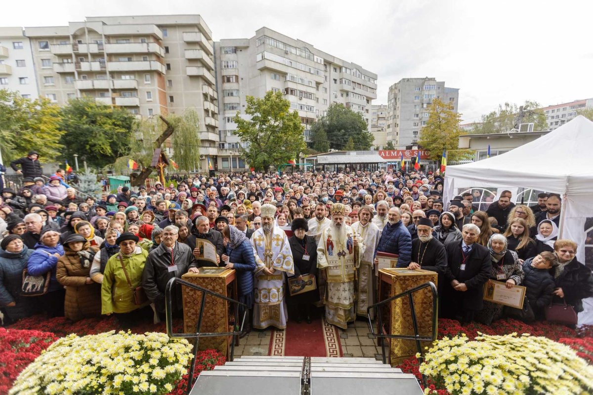 Biserica „Sfânta Vineri” din Iași, binecuvântată de doi ierarhi 344235