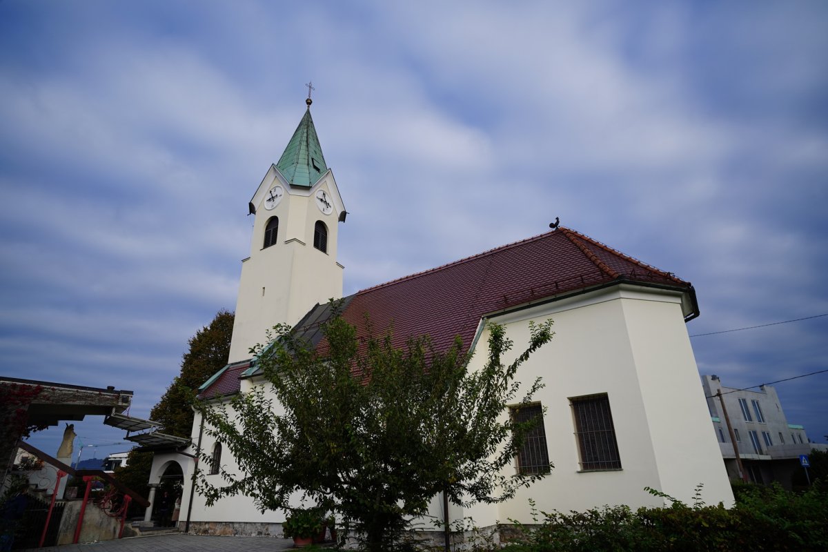Binecuvântare pentru noul preot al Parohiei ortodoxe române din Ljubljana 344355
