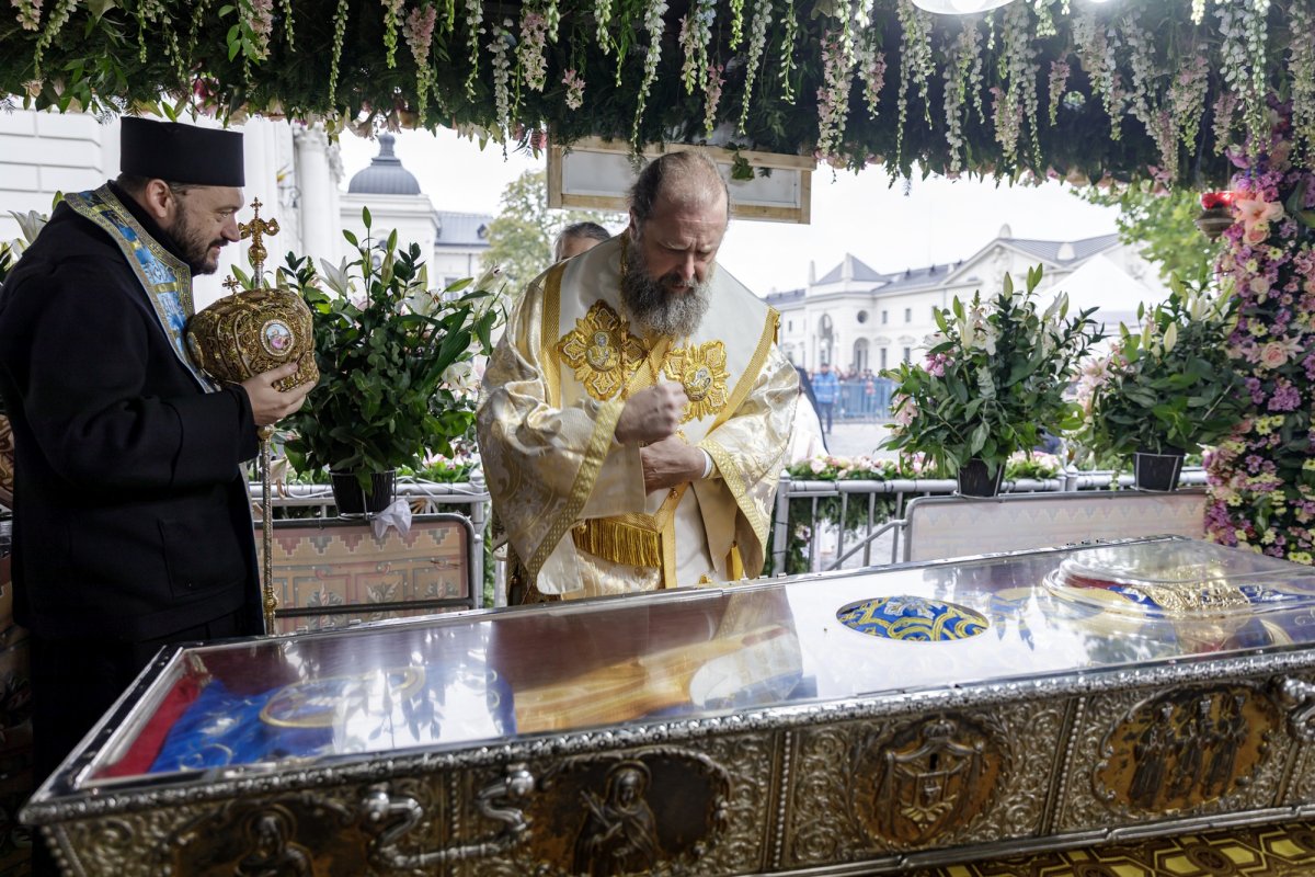 Doi ierarhi au slujit duminică Sfânta Liturghie la Iași, în a cincea zi a pelerinajului 344274