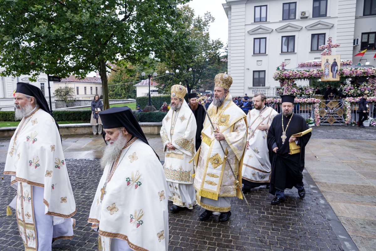 Doi ierarhi au slujit duminică Sfânta Liturghie la Iași, în a cincea zi a pelerinajului 344276