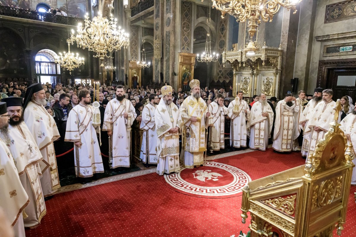 Doi ierarhi au slujit duminică Sfânta Liturghie la Iași, în a cincea zi a pelerinajului 344277