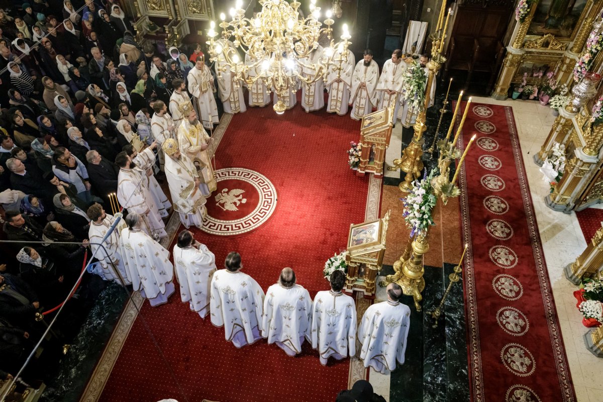 Doi ierarhi au slujit duminică Sfânta Liturghie la Iași, în a cincea zi a pelerinajului 344278