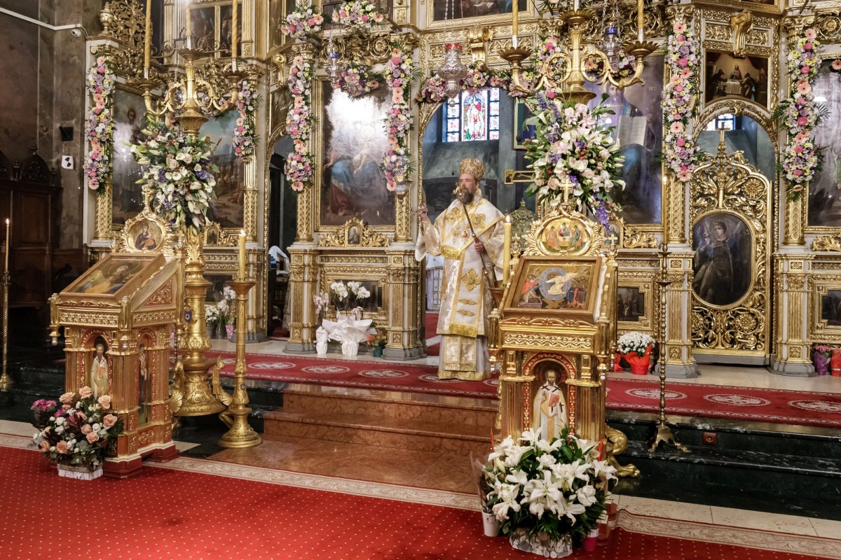 Doi ierarhi au slujit duminică Sfânta Liturghie la Iași, în a cincea zi a pelerinajului 344282