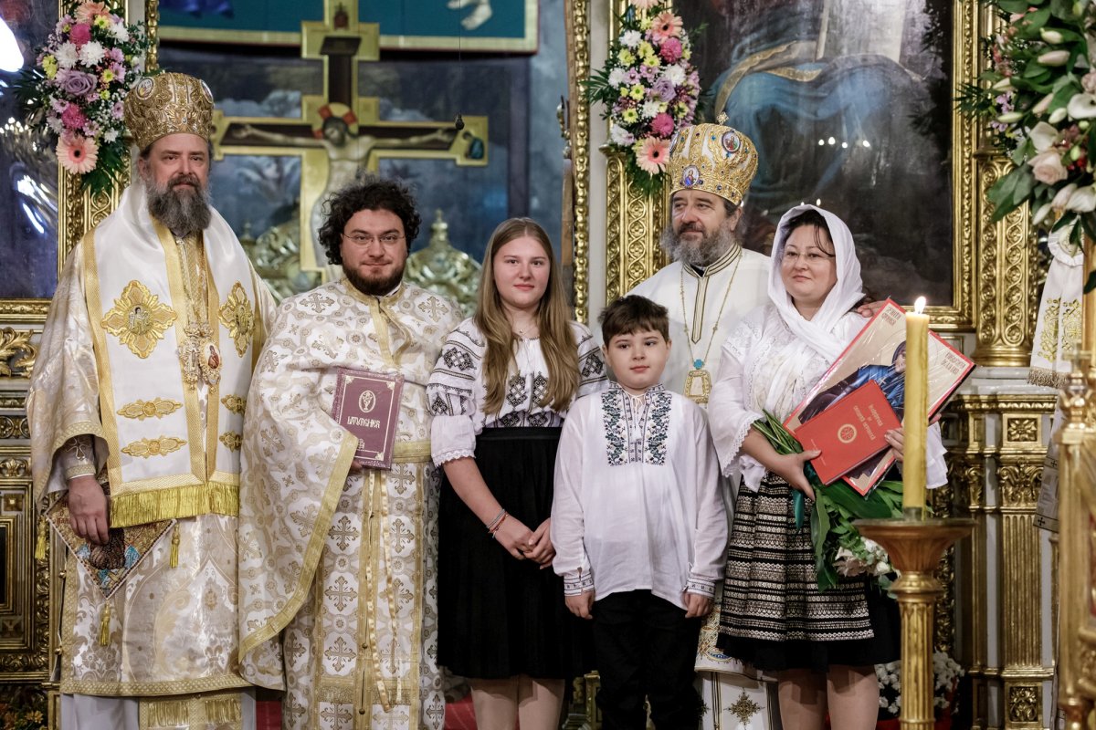 Doi ierarhi au slujit duminică Sfânta Liturghie la Iași, în a cincea zi a pelerinajului 344289