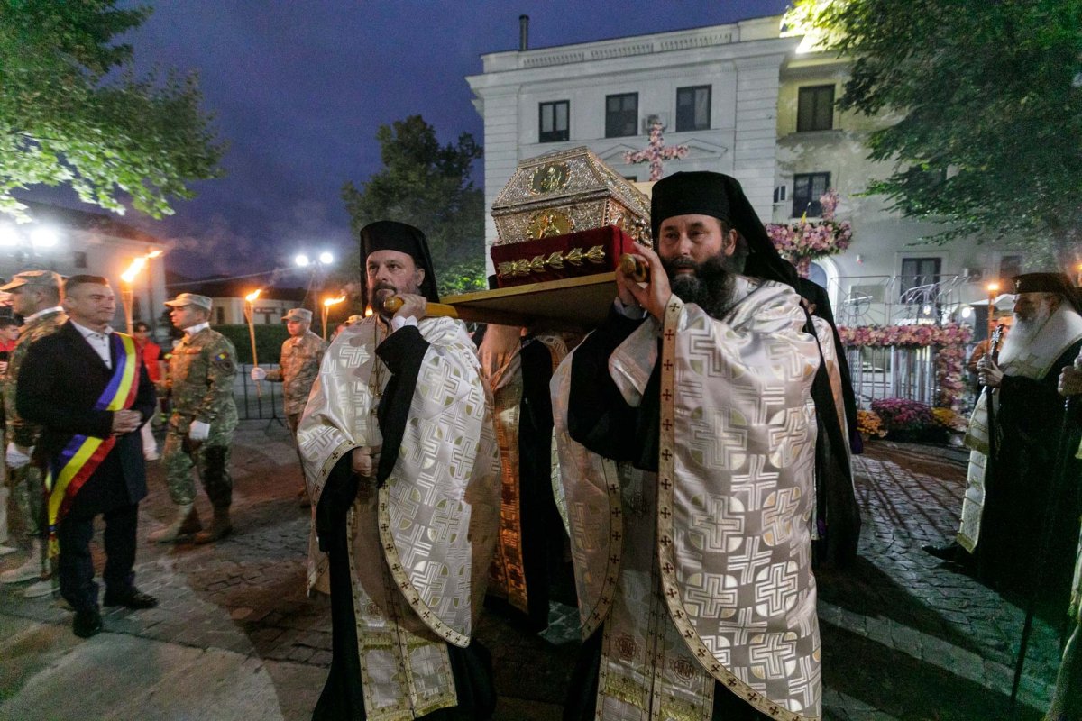 Sfânta Parascheva și Sfântul Grigorie Palama, purtați în rugăciune pe „Calea Sfinților” 344368