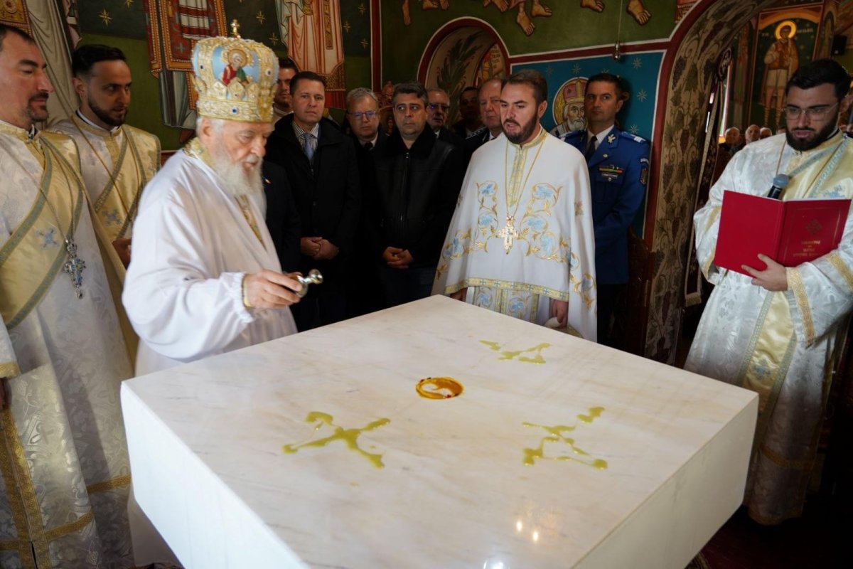 Popas de rugăciune și binecuvântare la o parohie din Dâmbovița 344394