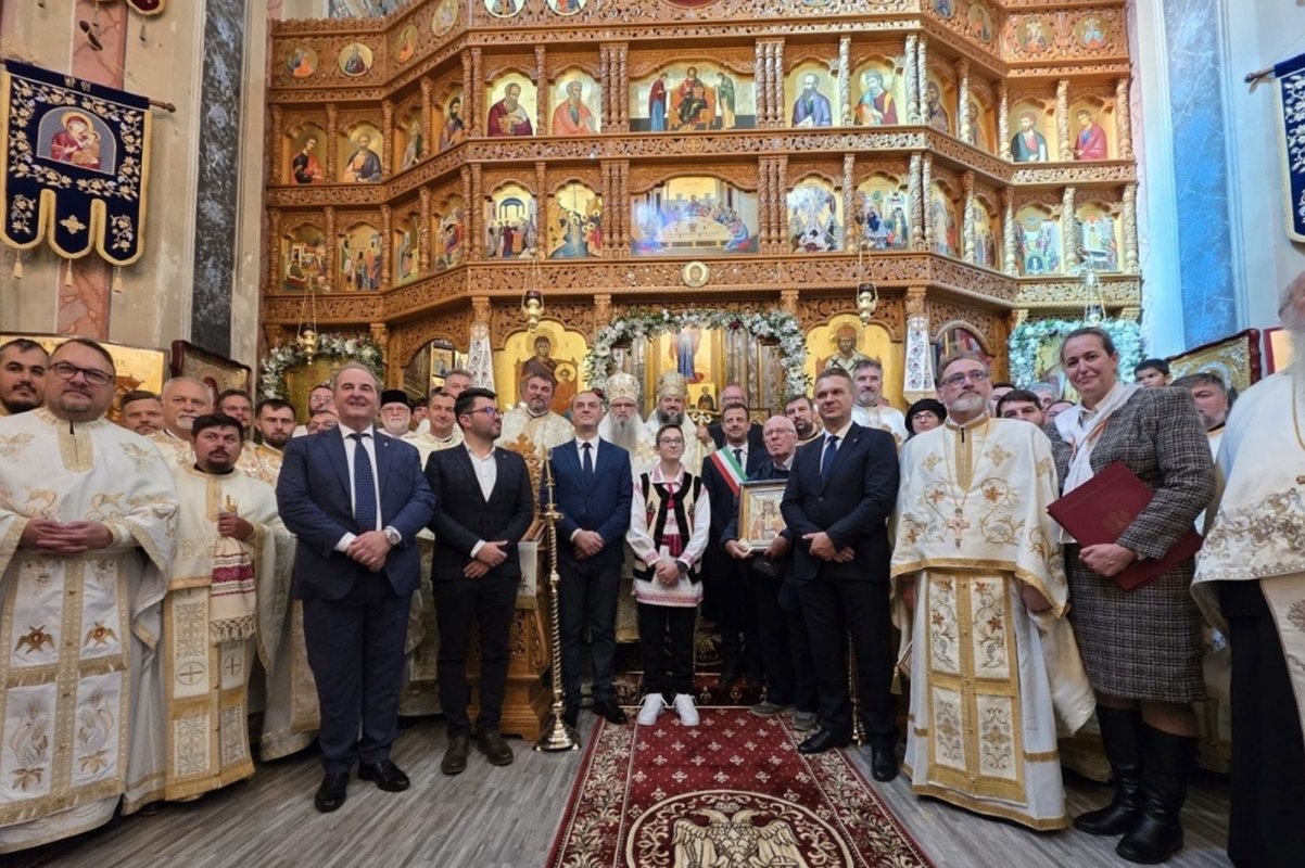 Sfințirea bisericii românilor ortodocși din orașul italian Pinerolo 344452