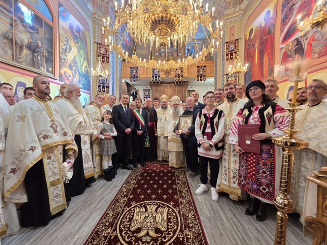 Sfințirea bisericii românilor ortodocși din orașul italian Pinerolo 344453