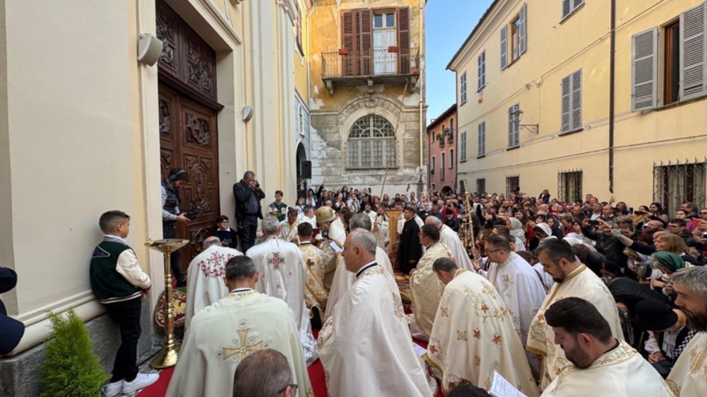 Sfințirea bisericii românilor ortodocși din orașul italian Pinerolo 344454