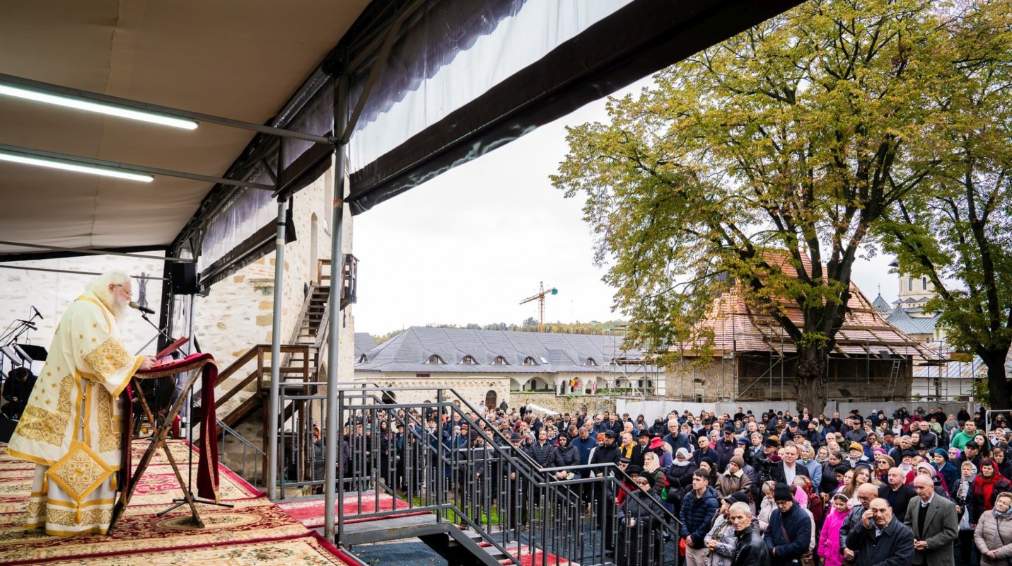 Slujire arhierească la Catedrala Arhiepiscopală din Suceava 344381