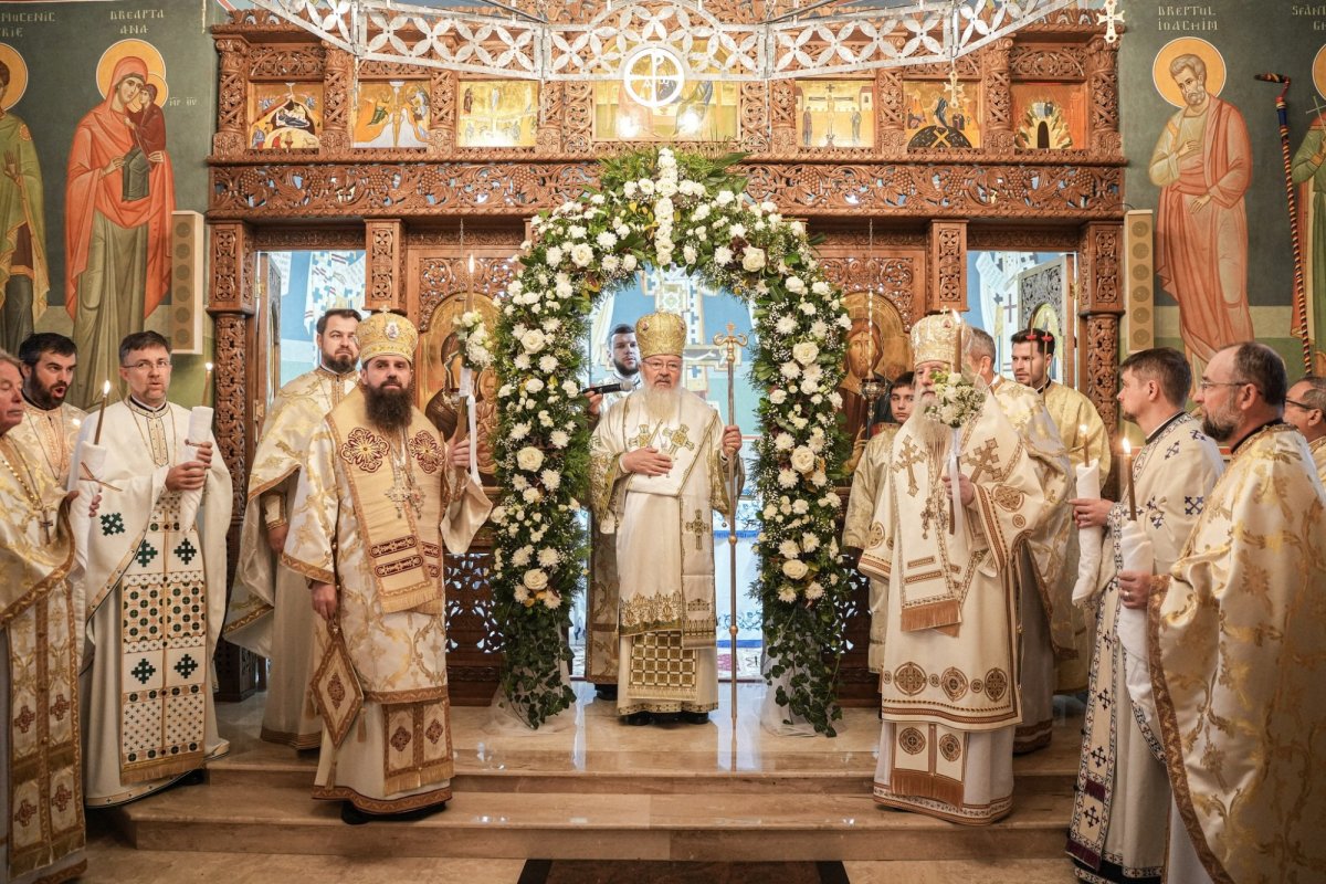 Biserica „Sfinții Apostoli Petru și Pavel” din Valea Chintăului, sfințită de trei ierarhi 344485