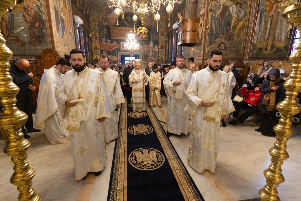 Evlavie către mai mulți sfinți la Parohia Cotroceni-Răzoare din Capitală 344536