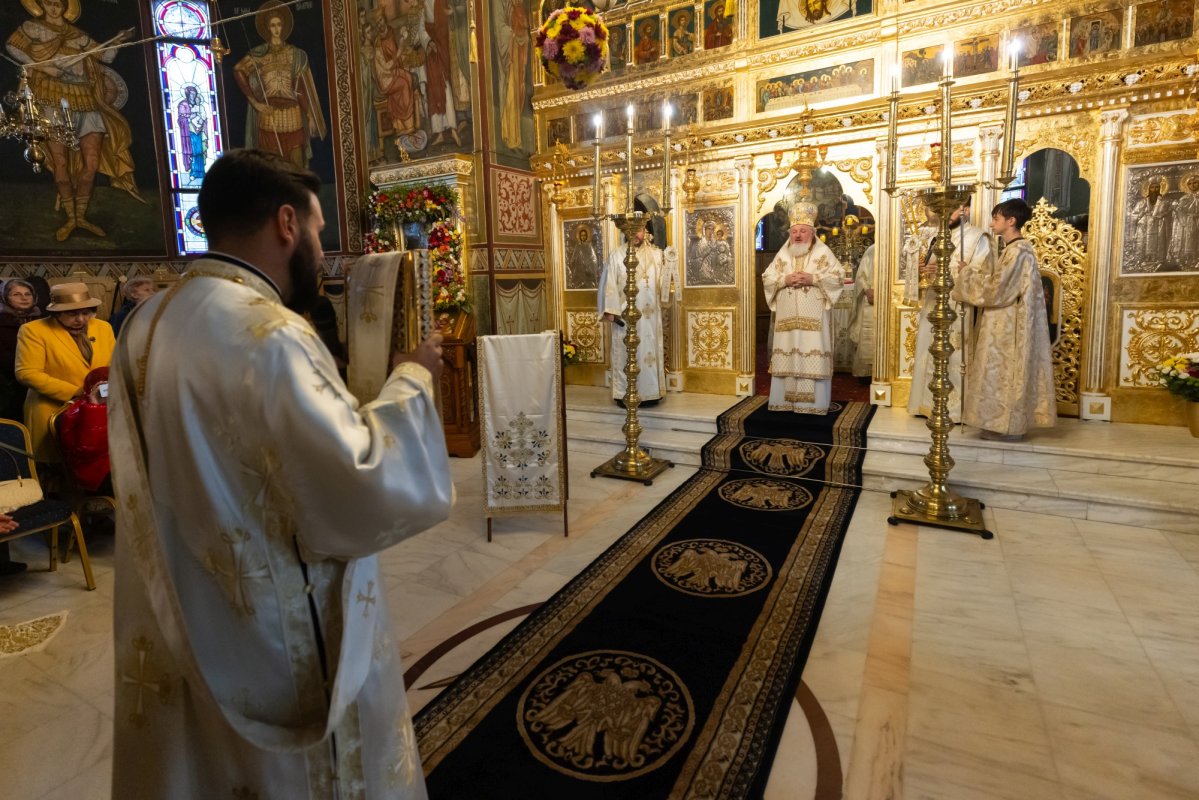 Evlavie către mai mulți sfinți la Parohia Cotroceni-Răzoare din Capitală 344539