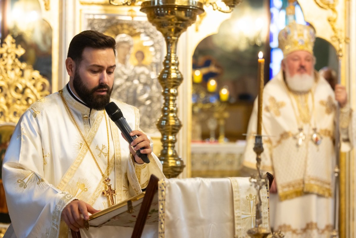 Evlavie către mai mulți sfinți la Parohia Cotroceni-Răzoare din Capitală 344540