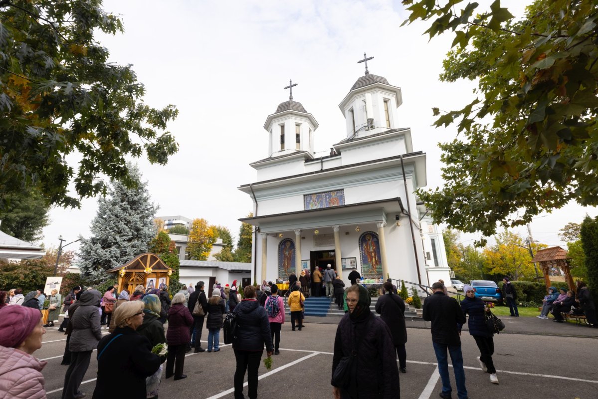 Evlavie către mai mulți sfinți la Parohia Cotroceni-Răzoare din Capitală 344543