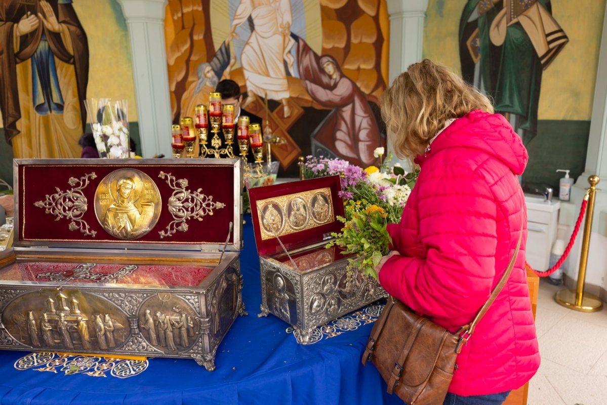 Evlavie către mai mulți sfinți la Parohia Cotroceni-Răzoare din Capitală 344544