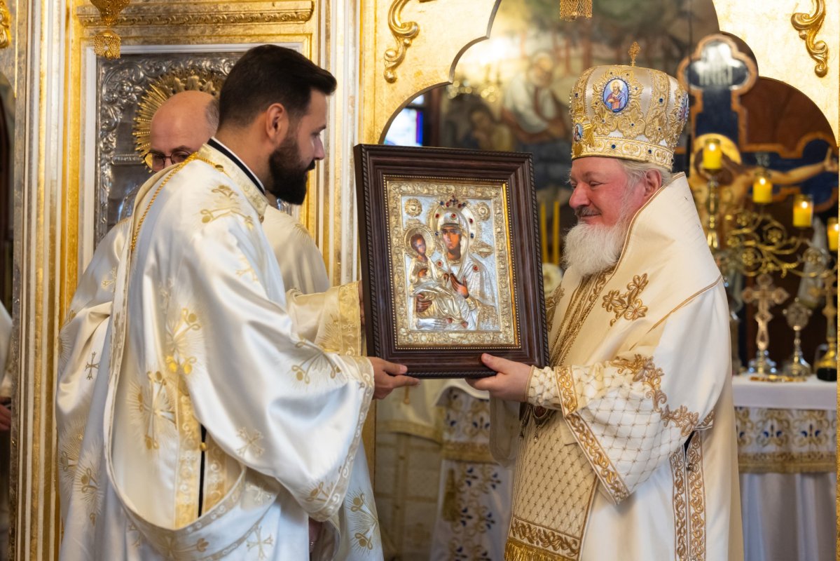 Evlavie către mai mulți sfinți la Parohia Cotroceni-Răzoare din Capitală 344545