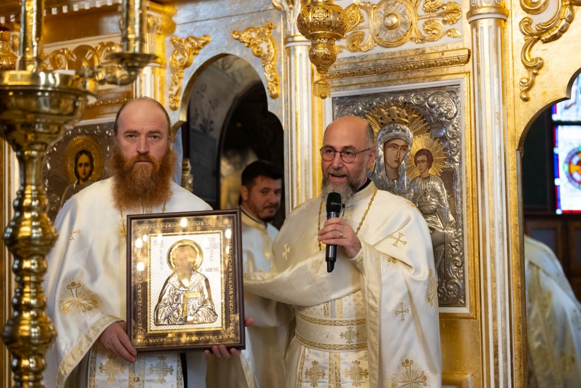 Evlavie către mai mulți sfinți la Parohia Cotroceni-Răzoare din Capitală 344546