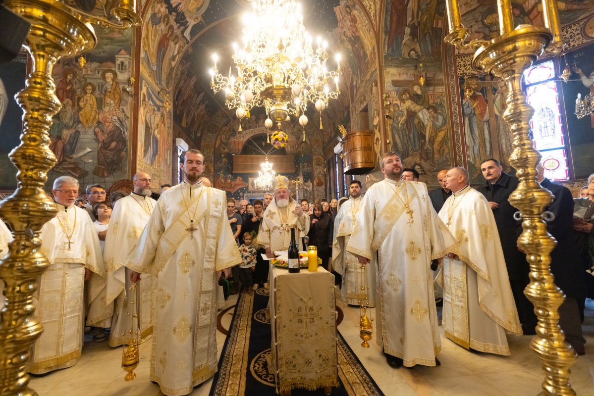 Evlavie către mai mulți sfinți la Parohia Cotroceni-Răzoare din Capitală 344548