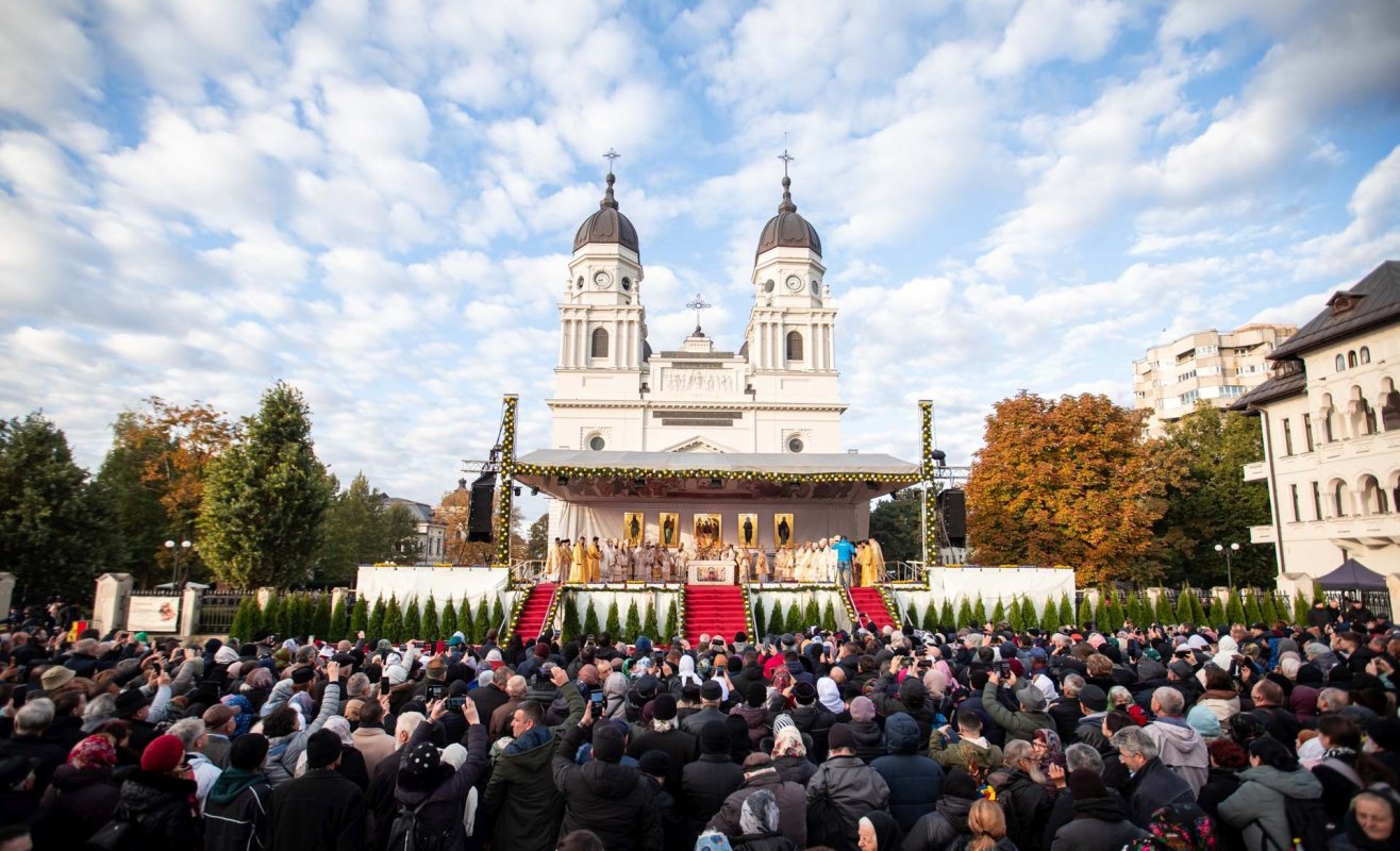 Peste 30.000 de suflete unite în rugăciune în capitala Moldovei 344497